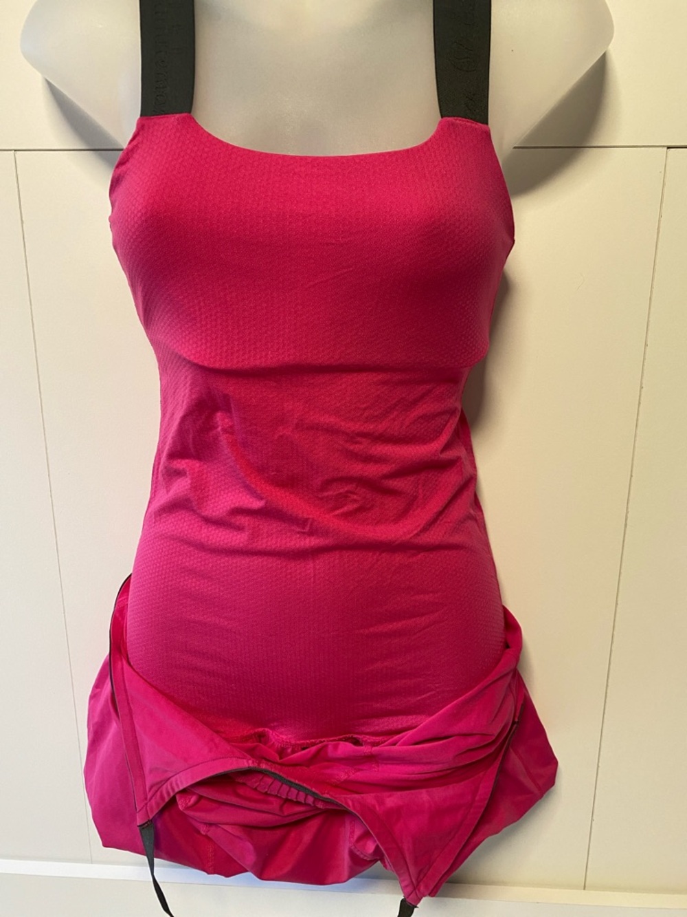 lululemon athletica Hot Pink Tank with Charcoal Trim - Picture 5 of 8